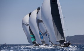 Simultan-Segeln. Nein, kleine Abstände, ständige Positionswechsel, spannendes Racen © Nico Martinez/Audi MedCup