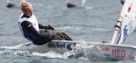 Die Überfliegerin aus Holland. Marit Bouwmeester ist bei Starkwind im Laser Radial nicht zu schlagen. © Thom Touw