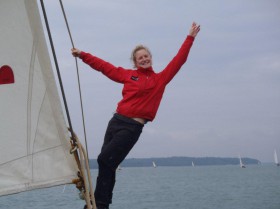 Anna Maria Renken bei der Classic Cowes Week. Trotz Niederlage blickt sie positiv in die Zukunft. © Anna/Hannah
