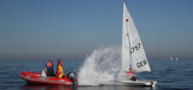 Olympiaklassen IDM in Travemünde: Flauten-Schnappschuss und Champions-Cup-Video