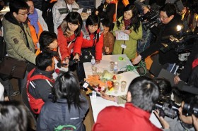 Guo Chuan 2009 im Zentrum des Interesses beim Volvo Ocean Race Etappenstopp in Qingdao. © Tomlinson/VOR
