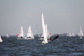 Deutsche Meisterschaft vor holländischen Rotoren. Stückl/Mäge segeln auch bei stärkerem Wind in der Spitze. © Schmidt-Wöhe