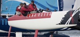 Das Luna-Rossa-Team bereitet sich bei der Extreme Sailing Series auf mögliche größere Herausforderungen vor. © Lloyd Images