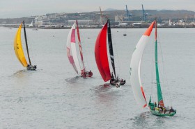 Anlieger auf dem zweiten Schenkel. Abu Dhabi vor Camper, Puma und Groupama. © Paul Todd/volvoocearnrace.com