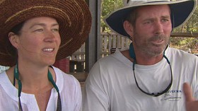 Die verstörte Crew. Nerida Higgins und Glenn Wilson berichten im australischen Fernsehen vom unglaublichen Erlebnis.