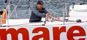 Jörg Riechers bereitet auf seinem Mini 6.50 "mare.de" für die zweite Etappe des Mini-Transat vor. © breschi