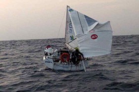 Mastbrüche sind bei den Serien-Minis relativ selten. Filigrane High-Tech Materialien sind nicht erlaubt. © Bateau accompagnateur Edulis