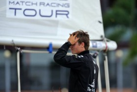 Mirsky rauft sich die Haare. Nach drei Führungswechseln ging das entscheidende Vorrundenrennen gegen Bruni verloren. © Chris Davies/WMRT