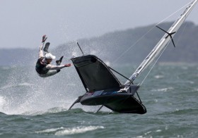 Bestes Rennsegelfoto 2011. Thierry Martinez gelang der spektakuläre Schuss von Moth Weltmeister Nathan Outteridge. © Th. Martinez Bestes Rennsegelfoto 2011. Thierry Martinez gelang der spektakuläre Schuss von Moth Weltmeister Nathan Outteridge. © Th. Martinez