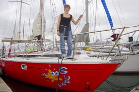 Das Ehepaar Moser lernt lernt die Weltumsegler-Kollegin Laura Dekker als Stegnachbar in Durban kennen © Moser