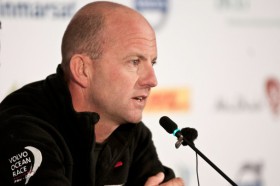 "Wir können immer noch gewinnen!" Ian Walker musste bei der Pressekonferenz mit den Tränen kämpfen gab sich aber kämpferisch. © Tim Stonton/Volvo Ocean Race
