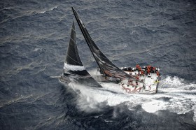 Da war die Welt noch in Ordnung. Das Hall Spars Rigg hielt, nun ist der Mast in drei Teile gebrochen. © PAUL TODD/Volvo Ocean Race