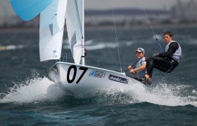 Der Fremantle Doctor bringt die 470er in Fahrt. Die Briten Patience/Bithell liegen mit vier Siegen an der Spitze. © Ocean Images