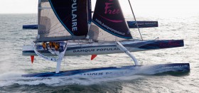 "Banque Populaire" auf einem Rumpf. So extrem muss die Crew nicht segeln, um den Rekord zu brechen. © B.Stichelbaut/BCPE