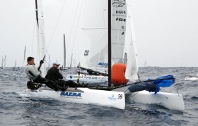 SegelReporter Andreas John fällt mit Sven Lindstädt am letzten Tag als zweitbestes deutsches Team aus den Top Twenty noch auf Rang 26 zurück. © Andreas Kling