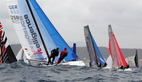 Helge und Christian Sach segeln in der F18-Klasse bei der EM extrem stark bei relativ leichtem Wind. © Andreas Kling