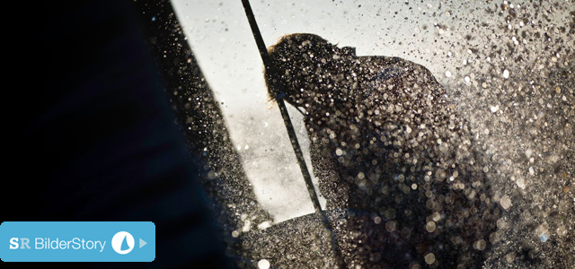 Casey Smith bekommt bekommt auf dem Puma Vorschiff die volle Ladung ab. Symbolik für den Ausgang der Etappe? © Amory Ross/PUMA Ocean Racing/Volvo Ocean Race