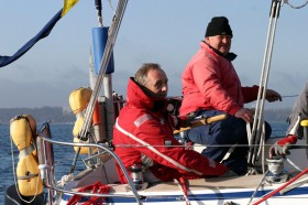 Major General Nick Caplin, Befehlshaber der britischen Streitkräfte in Deutschland, am Steuer einer der HR 342 Yachten. © R. Abratis