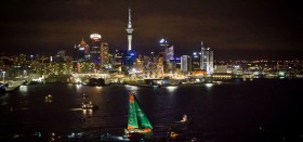 Groupama bei der Sieg-Ankunft in Auckland. Trotz guter Leistungen steht der Ausstieg des Sponors fest. © IAN ROMAN/Volvo Ocean Race