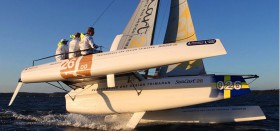 Der SeaCart 26 hebt seinen Mittelrumpf. Die modernen gebogenen Schwerter sorgen für viel Auftrieb. © SeaCart
