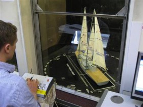 Modell der "Rainbow Warrior III im Windtunnel Test bei der Wolfson Unit in Southampton. © Wolfson Unit