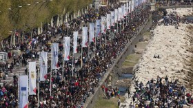 Andrang am Ostermontag in Neapel. Die Italiener flanieren durch das Race-Village. © GILLES MARTIN-RAGET / ACEA