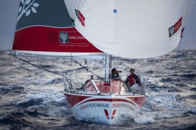 Das Spitzen-Duo mit dem Enkel von Hochseelegende Eric Tabarly behauptet eine Führung von elf Meilen. © Alexis Courcoux