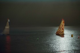 Auf den letzten Metern vor Lissabon zieht Telefonica noch an Camper vorbei. © PAUL TODD/Volvo Ocean Race