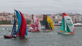 Puma muss ausweichen. Möglicherweise berührt der Gennaker das Leeboot. Telefonica bekommt eine 360 Grad Strafe aufgebrummt und wird Letzter. © IAN ROMAN/Volvo Ocean Race
