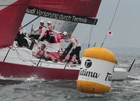 Jochen Schümmann überholt alle Kaiser-Pokal, dem Rennen der besten Seebahn-Segler, ausgetragen per Känguru-Start. © OK press