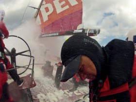 Camper holt den Etmal-Rekort mit 565 Meilen in 24 Stunden. © Hamish Hooper/CAMPER ETNZ/Volvo Ocean Race