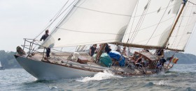`Anita´ bei der 12er WM Flensburger Förde. Damals noch mit prominentem Kartenhaus. © Freunde der SY Anita