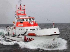 Seenotrettungskreuzer "Theo Fischer" musste aus Barhöft eine Stunde zum versandeten Darßer Ort anreisen. © DGzRS