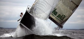 `Silva Hispaniola´ kämpft sich durch die Welle vor Helsinki. © Max Ranchi