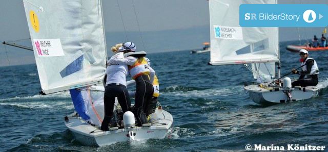 Friederike Belcher gratuliert ihrem Mann Matthew nach dem Gewinn der Goldmedaille im 470er. Kurz danach wird sie im Medalrace 3. © Marina Könitzer