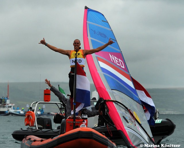 Der Überflieger aus Holland. Gold zwei Rennen vor Schluss. Er ist verplichtet, am Medalrace teilzunehmen und gewann es auch standesgemäß. © Marina Könitzer Der Überflieger aus Holland. Gold zwei Rennen vor Schluss. Er ist verplichtet, am Medalrace teilzunehmen und gewann es auch standesgemäß. © Marina Könitzer