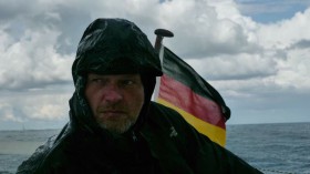 Fieses Wetter. "Digger"-Skipper Stephan hat sich nicht den besten Sommer für sein Kleinboot-Abenteuer ausgesucht. © Digger Hamburg Fieses Wetter. "Digger"-Skipper Stephan hat sich nicht den besten Sommer für sein Kleinboot-Abenteuer ausgesucht. © Digger Hamburg