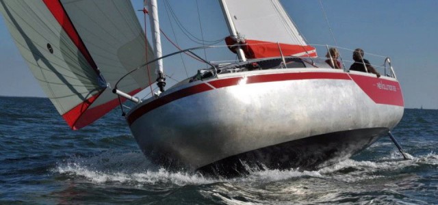 Revolution22. Fahrtenyacht nach dem Vorbild des Plattbug Mini-Transat-Siegers. © AFEP Marine