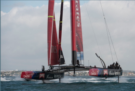 Beim AC72 vom Team New Zealand kam bei ihren ersten Flugversuchen vor Aukland/NZL ein S-förmiges L-Steckschwert zum Einsatz © AC Media Foilende Katamarane: Wie funktioniert das?