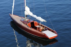 Segel- und Sonnenbadeboot in gängigen 10,50 m mit ganzen 1,40 m Tiefgang für schöne Stunden allein oder zu zweit. © Bootswerft Glas Segel- und Sonnenbadeboot in gängigen 10,50 m mit ganzen 1,40 m Tiefgang für schöne Stunden allein oder zu zweit. © Bootswerft Glas