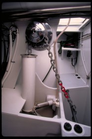 Der Prototyp des Anker-Mechanismusses bei der "Wallygator 2" war noch von oben durch die Vorpiek zugänglich. © Wally Yachts Der Prototyp des Anker-Mechanismusses bei der "Wallygator 2" war noch von oben durch die Vorpiek zugänglich. © Wally Yachts