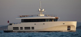 Die neue Wally Ace mit kompaktem Verdrängerrumpf und pagodenförmigem Aufbau. © Gilles Martin-Raget/Wally Die neue Wally Ace mit kompaktem Verdrängerrumpf und pagodenförmigem Aufbau. © Gilles Martin-Raget/Wally