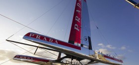 Puna Rossa AC72 im Silber-Look. © Luna Rossa/Carlo Borlenghi