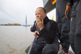 Hmm, wo gehts lang. Der ex Container Projektmanager Dirk Neumann in Denker-Pose beim Team Germany. © onEdition Hmm, wo gehts lang. Der ex Container Projektmanager Dirk Neumann in Denker-Pose beim Team Germany. © onEdition