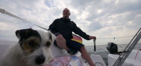 Segeln mit Hund. Schlechte Seemannschaft? © Digger Hamburg