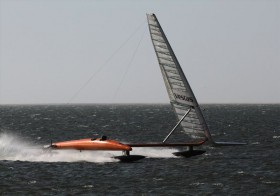 Vestas Sailrocket bei seinem ersten Lauf mit neuem Flügel über 50 Knoten in der Spitze. © Sailrocket Vestas Sailrocket bei seinem ersten Lauf mit neuem Flügel über 50 Knoten in der Spitze. © Sailrocket