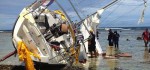 42 Fußer mit Drogen und Leiche an Bord gestrandet vor Tonga. © Australian Federal Police