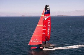 Die Kiwis scheinen ihren AC72 zu beherrschen, wollen ihn jetzt aber noch schneller machen. © ETNZ/Chris Cameron Die Kiwis scheinen ihren AC72 zu beherrschen, wollen ihn jetzt aber noch schneller machen. © ETNZ/Chris Cameron