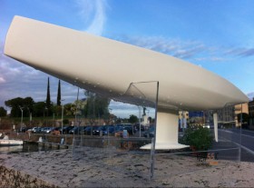 Neues Schiff, neues Seglerglück? Das Modell des Marchandschen Entwurfs am Ufer des Genfer Sees. © Marchand Neues Schiff, neues Seglerglück? Das Modell des Marchandschen Entwurfs am Ufer des Genfer Sees. © Marchand