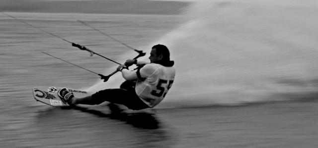 Kitesurfer auf dem Salz-Spot in Frankreich. © Tanguy Blondel